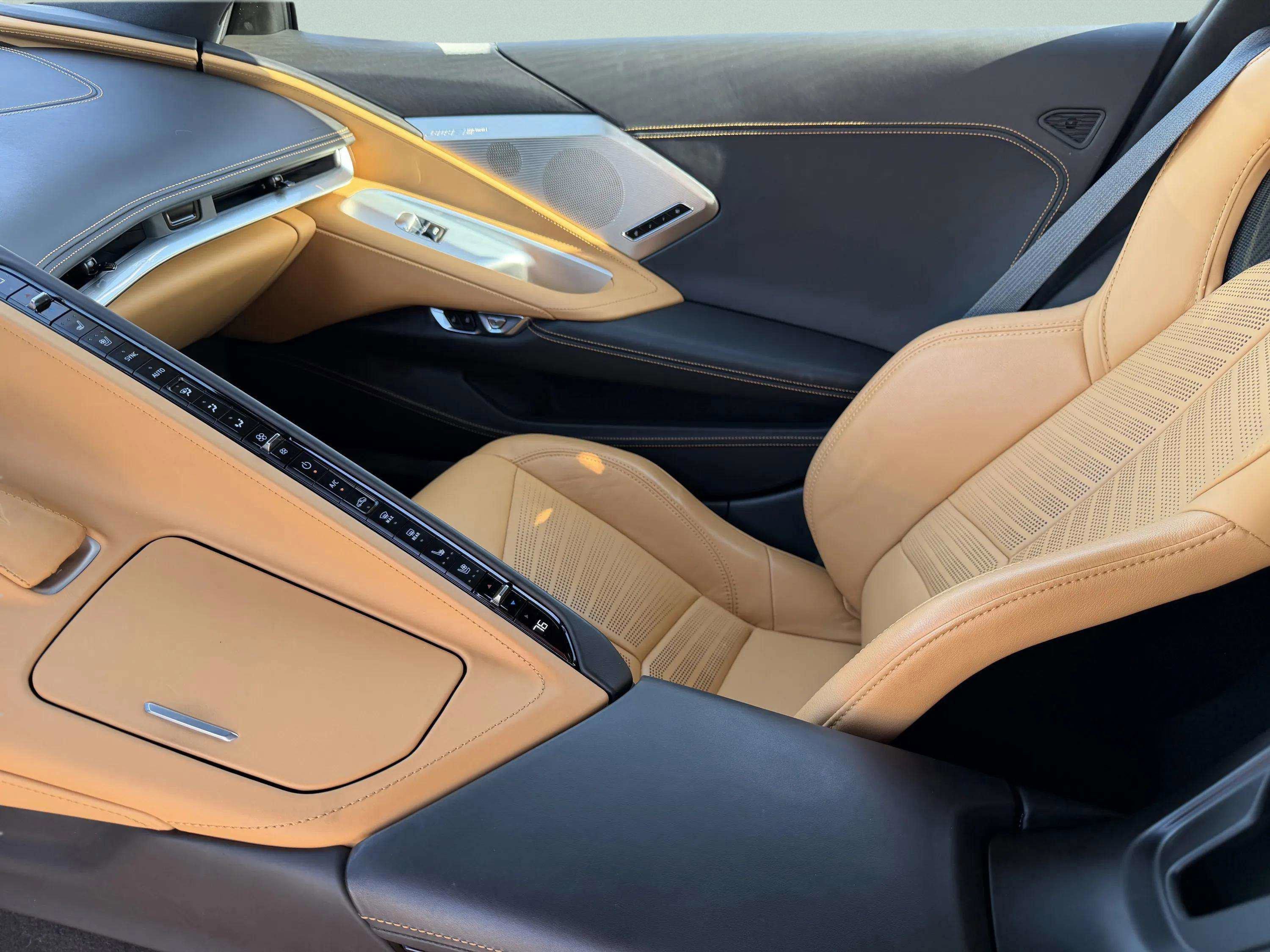 Used 2022 Chevrolet Corvette Stingray Premium Cpe w/ Z51 Performance Package image 11