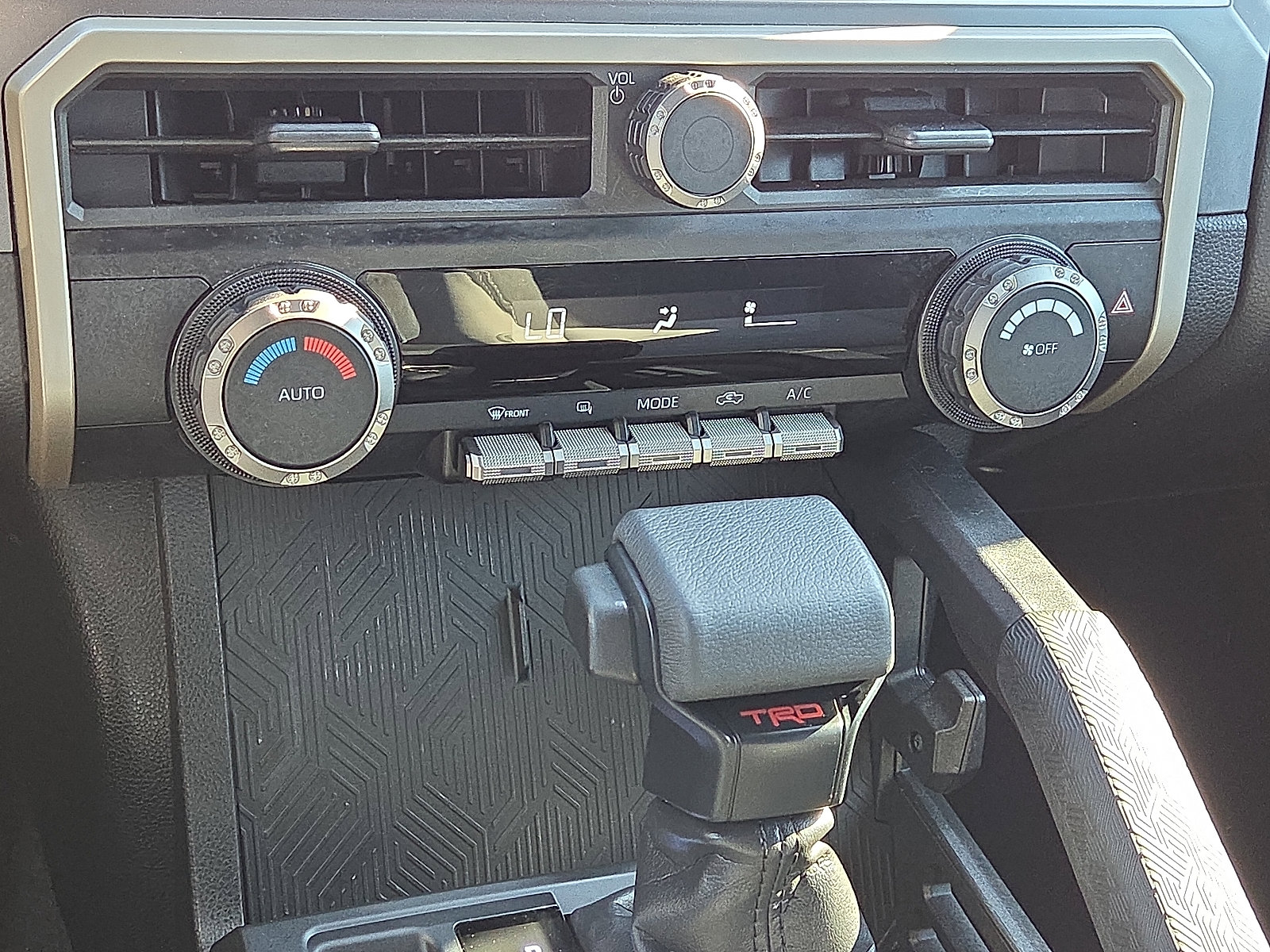 Used 2024 Toyota Tacoma TRD Off-Road image 19