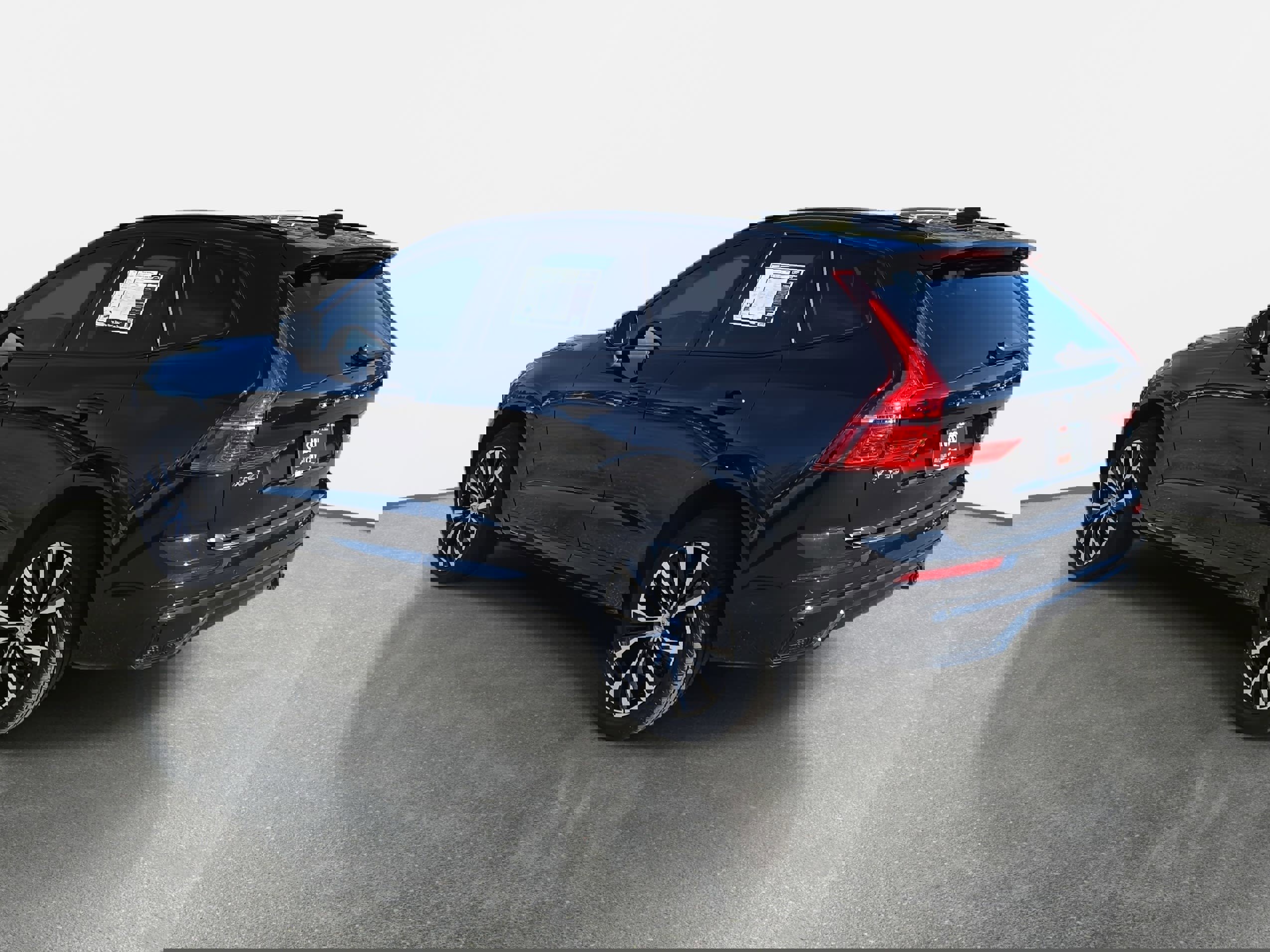 Used 2023 Volvo XC60 B5 Plus w/ Climate Package image 7