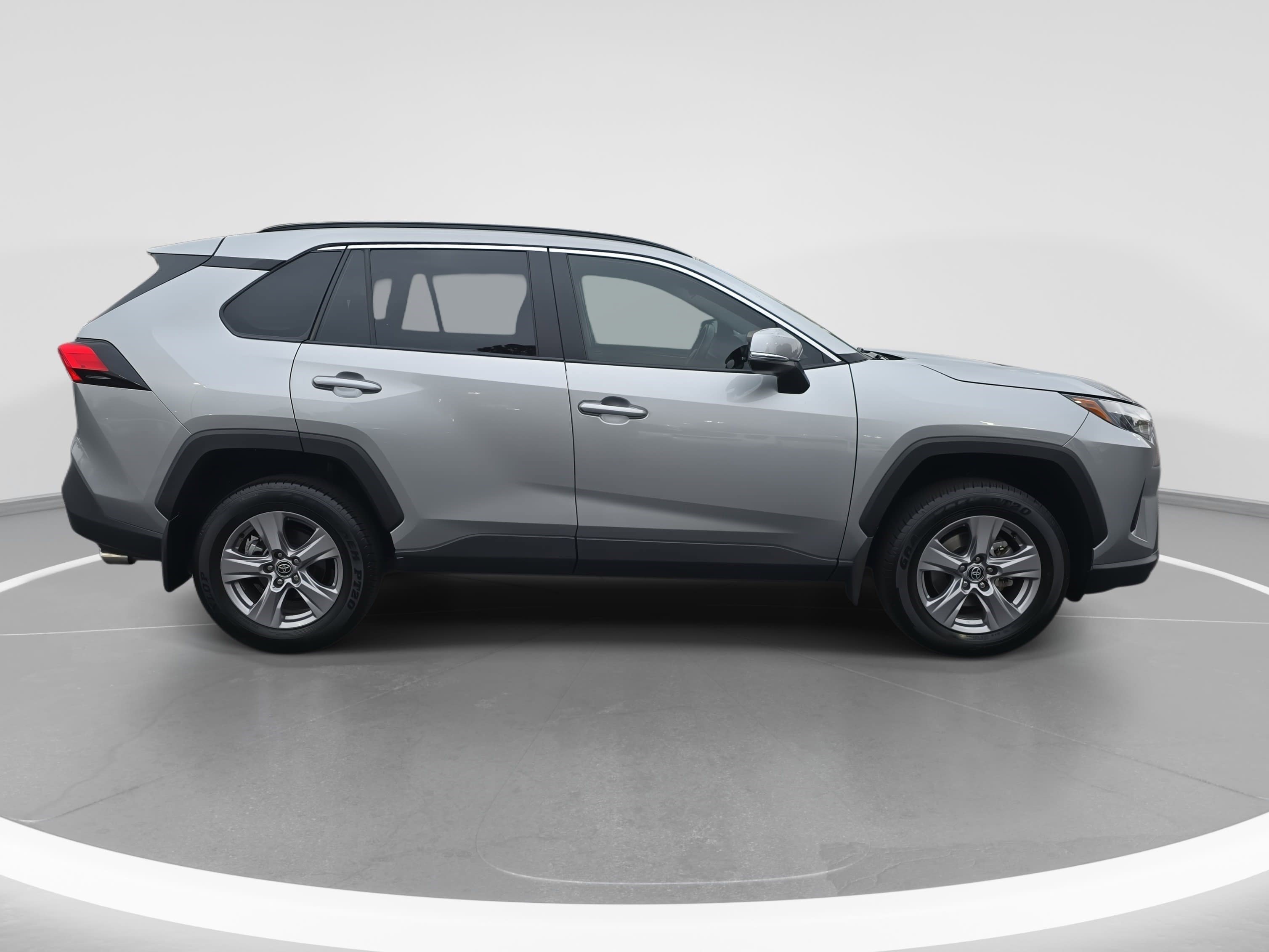 Used 2025 Toyota RAV4 XLE image 4