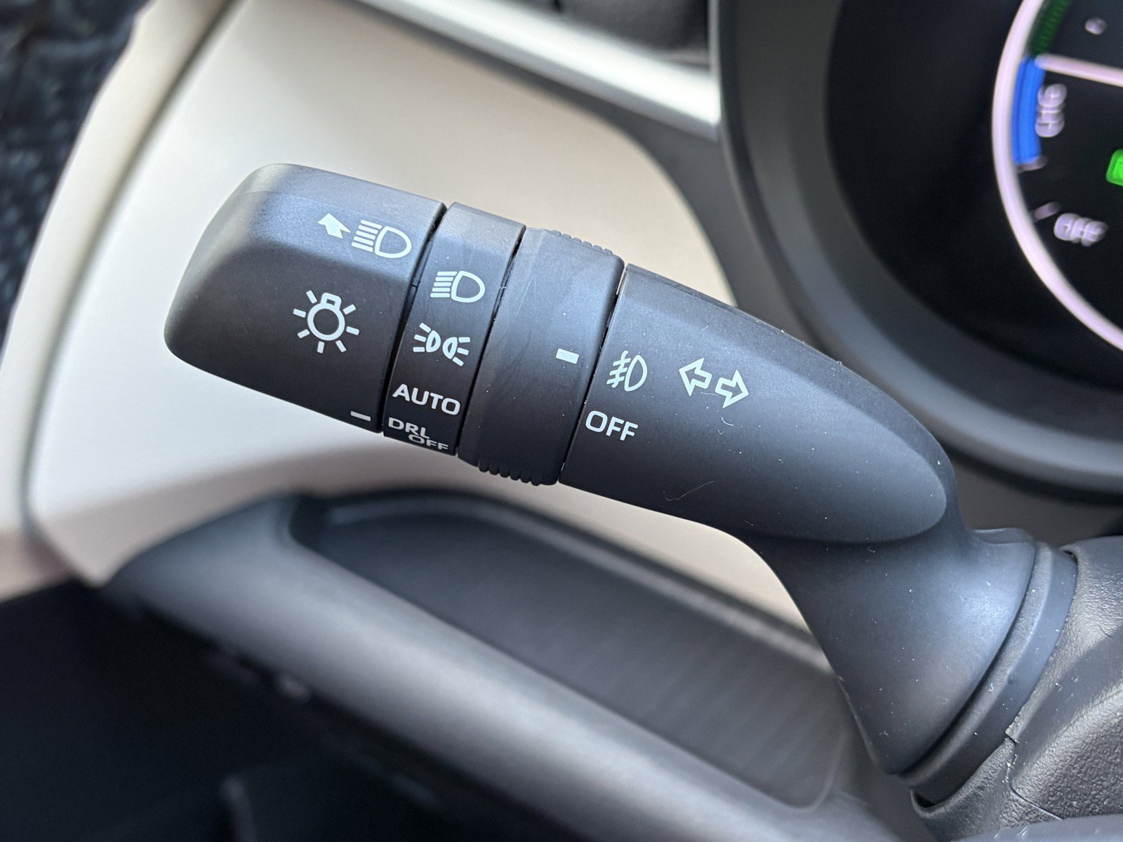 Used 2023 Toyota Sienna Limited FWD image 26