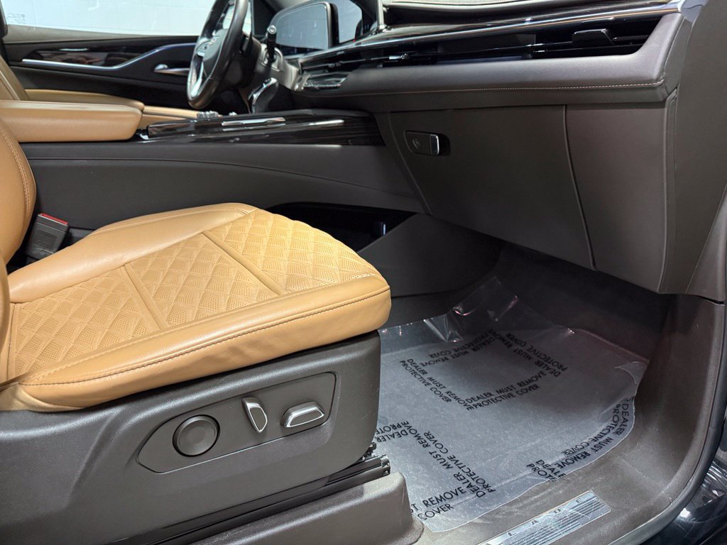 Used 2023 Cadillac Escalade Premium Luxury AWD/4WD image 21