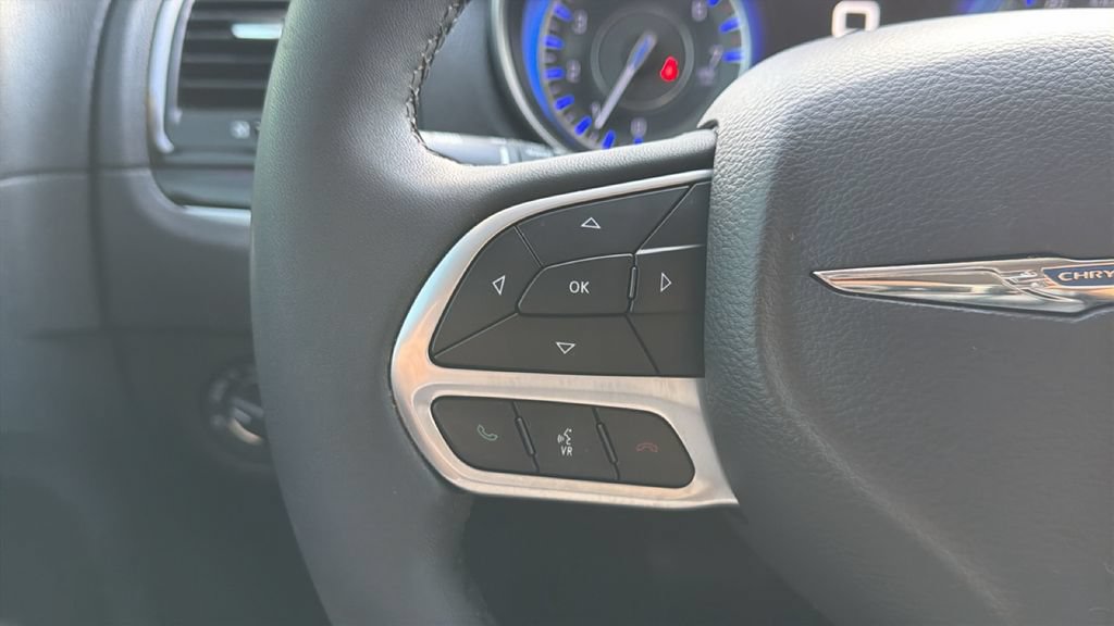 Used 2023 Chrysler 300 Touring w/ Sport Appearance Package RWD image 19