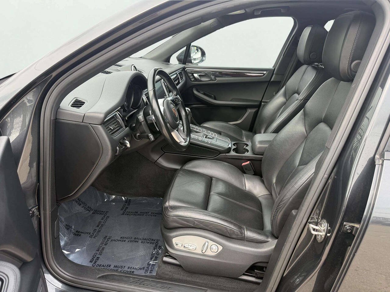 Used 2018 Porsche Macan AWD/4WD image 10