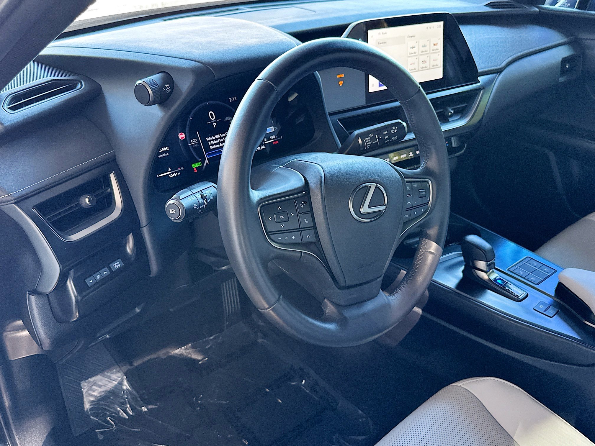 Used 2025 Lexus UX 300h FWD image 9