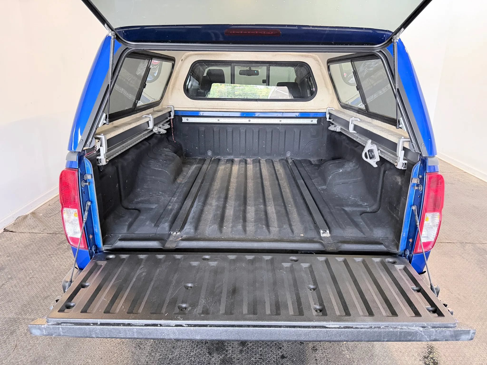 Used 2013 Nissan Frontier PRO-4X AWD/4WD image 40