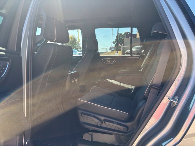 Used 2024 GMC Yukon SLT w/ SLT Premium Package AWD/4WD image 12