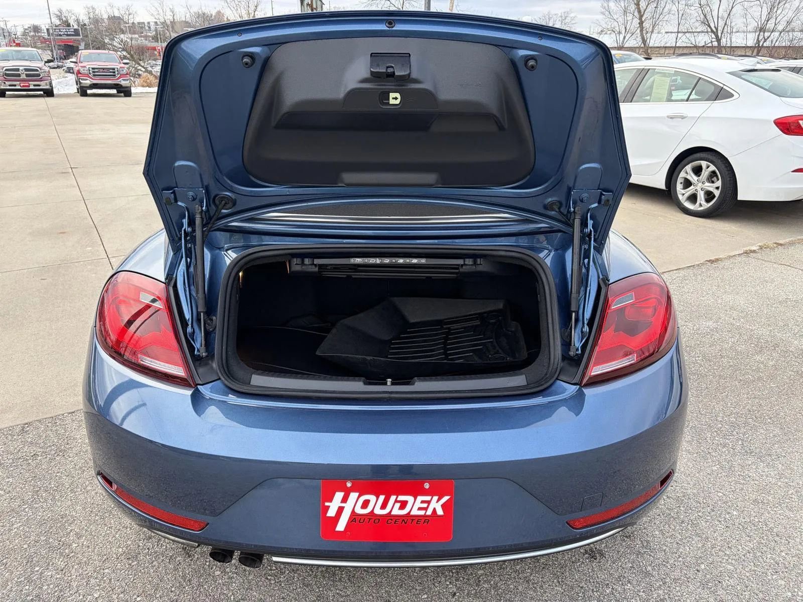 Used 2019 Volkswagen Beetle 2.0T SE image 23