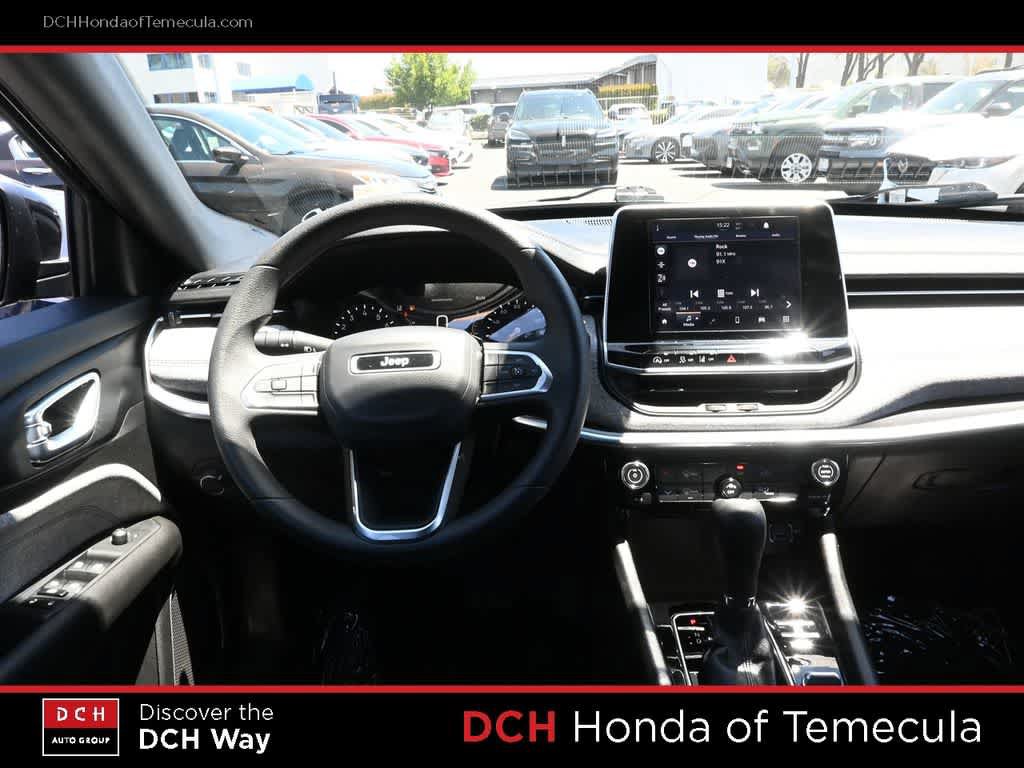 Used 2025 Jeep Compass Sport AWD/4WD image 8