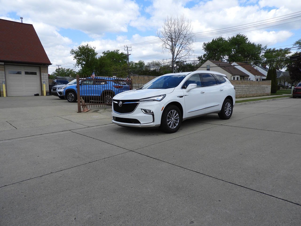 Used 2022 Buick Enclave Essence w/ Trailering Package, 5000 lbs. FWD image 5