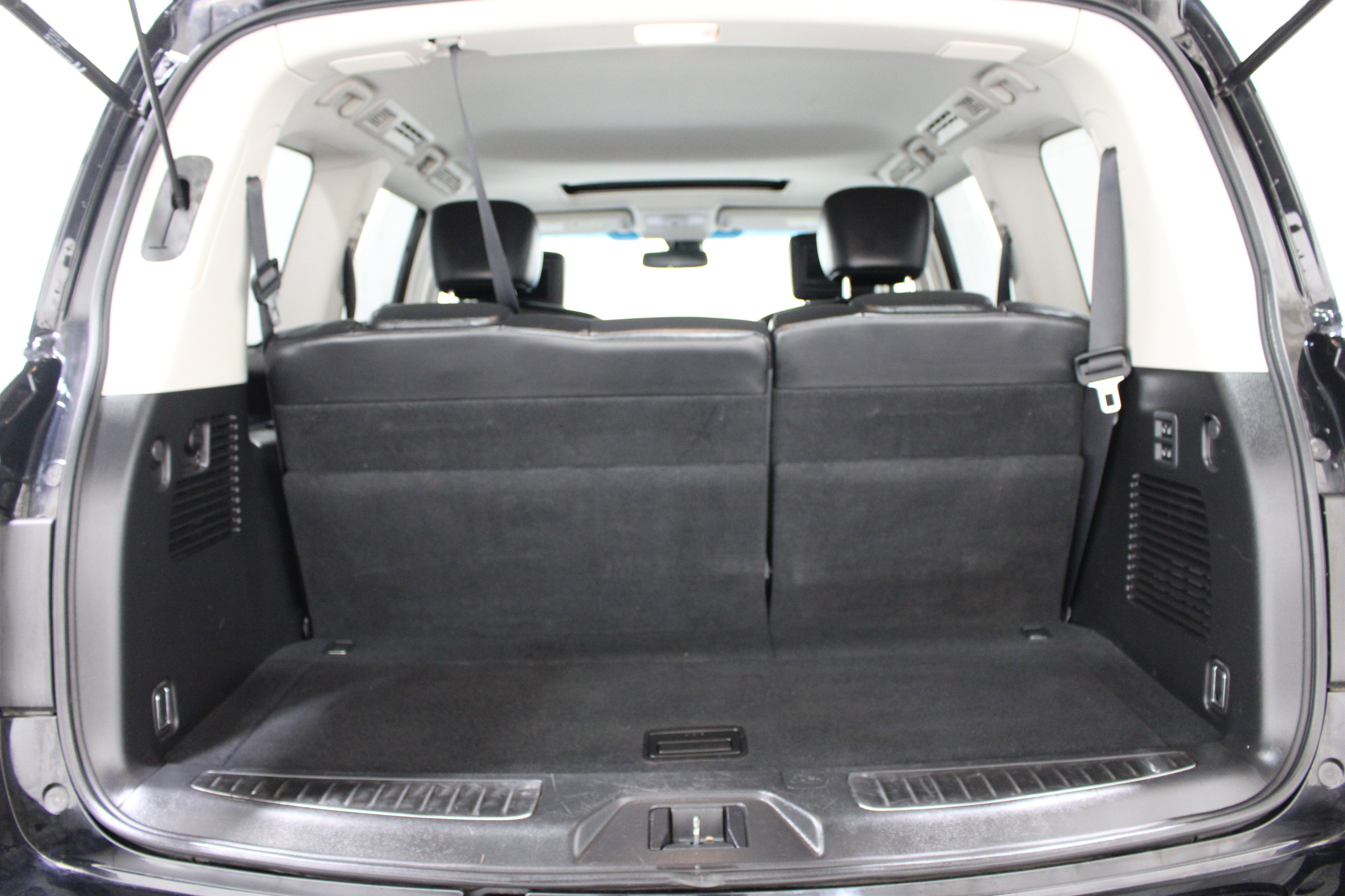 Used 2011 INFINITI QX56 4WD w/ Deluxe Touring Pkg image 25