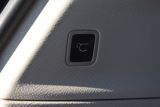 Used 2018 Chrysler Pacifica Touring-L Plus FWD image 19