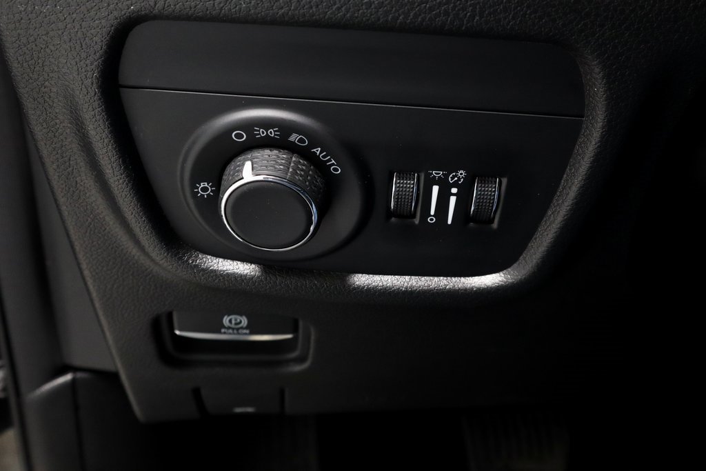 Used 2024 Jeep Grand Cherokee L Laredo image 29