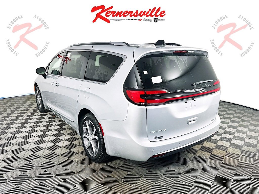 New 2026 Chrysler Pacifica Pinnacle image 5