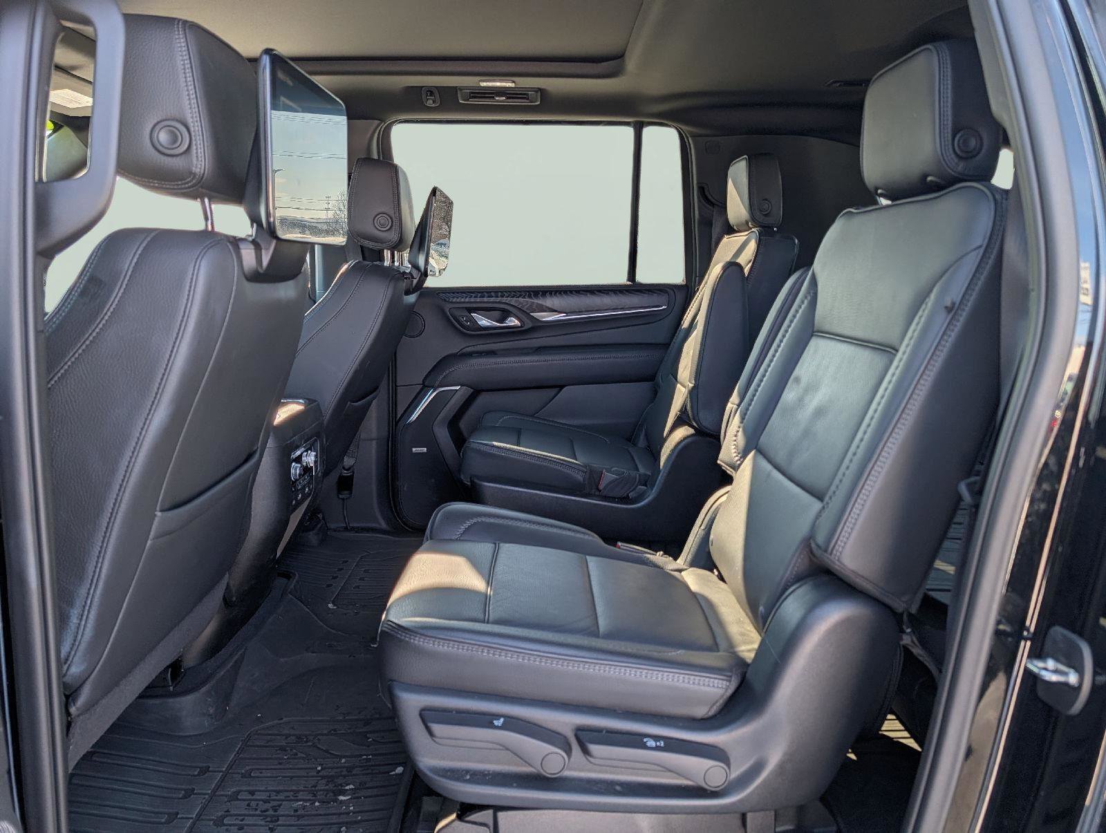 Used 2023 GMC Yukon XL Denali w/ Advanced Technology Package image 18