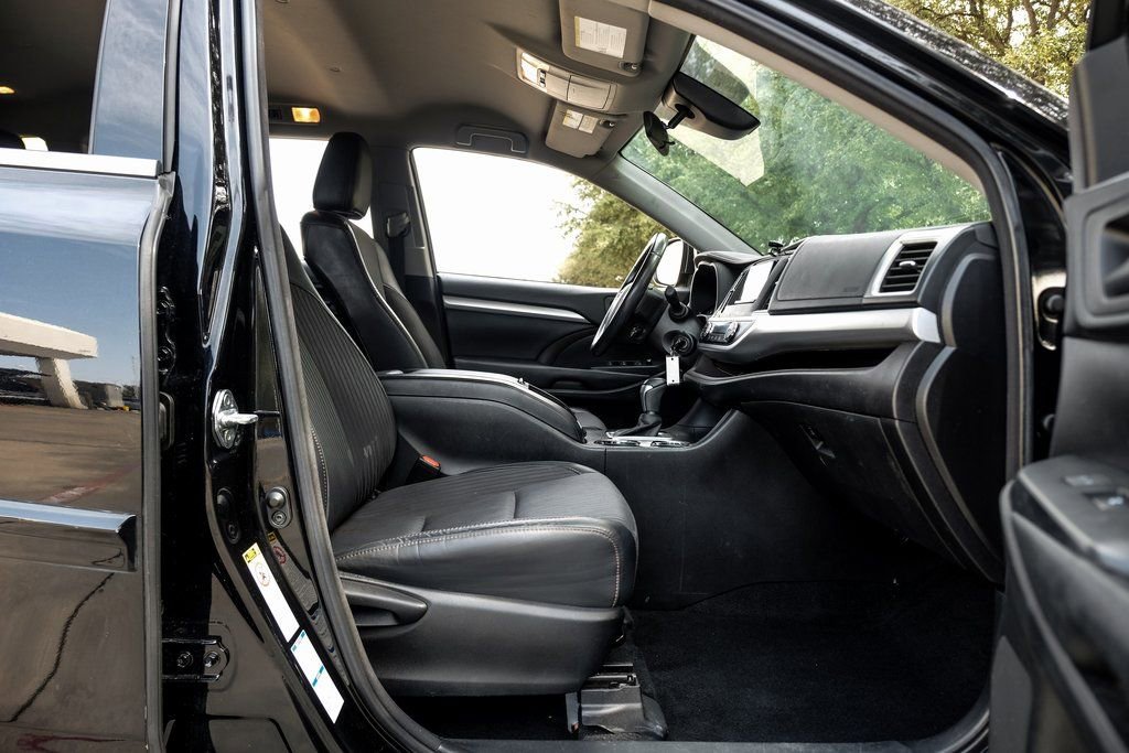 Used 2017 Toyota Highlander Plus image 43