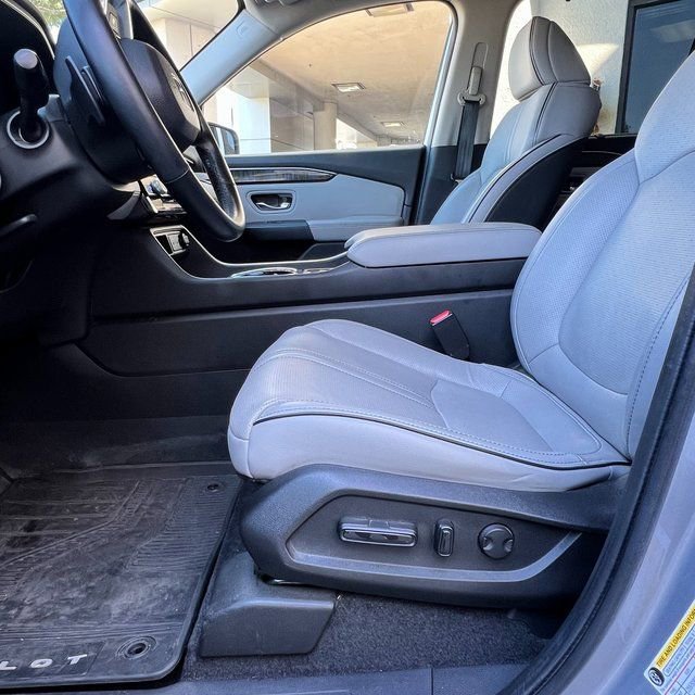 Used 2023 Honda Pilot Elite image 12