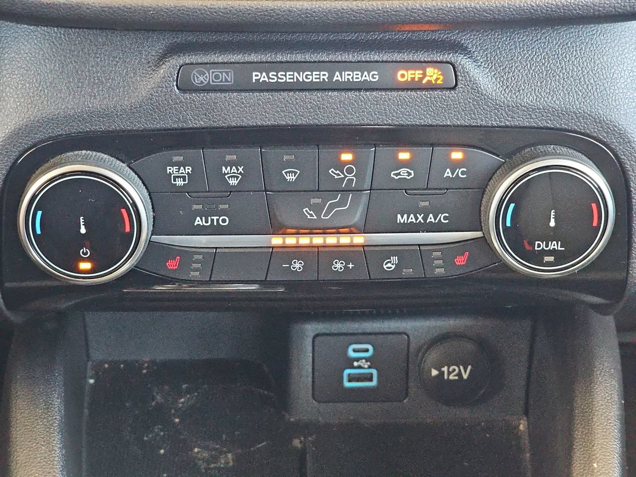 Used 2022 Ford Escape SE w/ SE Sport Appearance Package FWD image 26