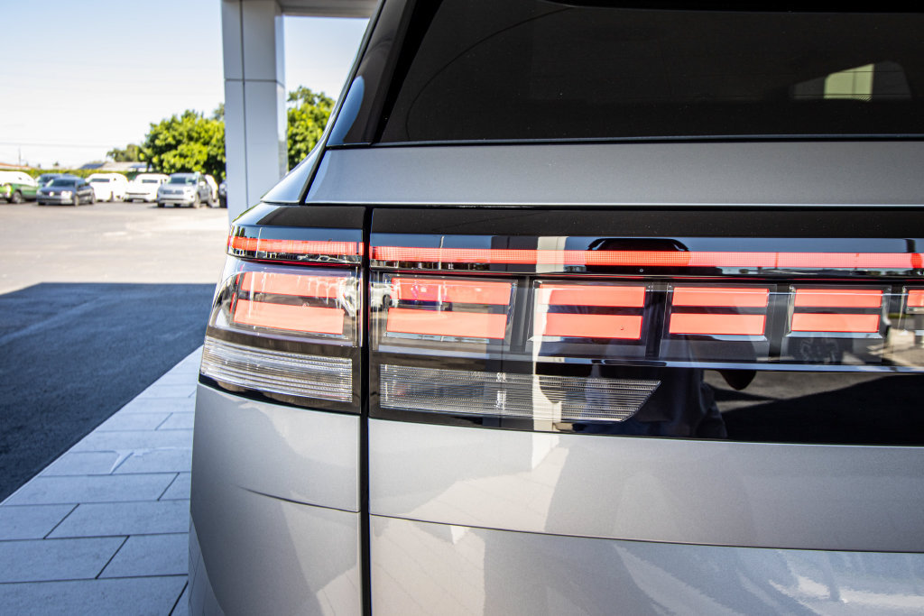 New 2027 Volkswagen Atlas SE FWD image 13