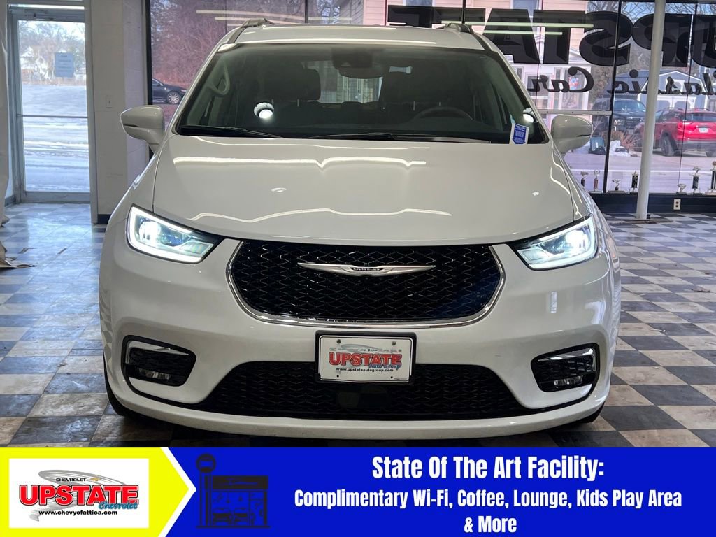 Used 2022 Chrysler Pacifica Touring-L image 3