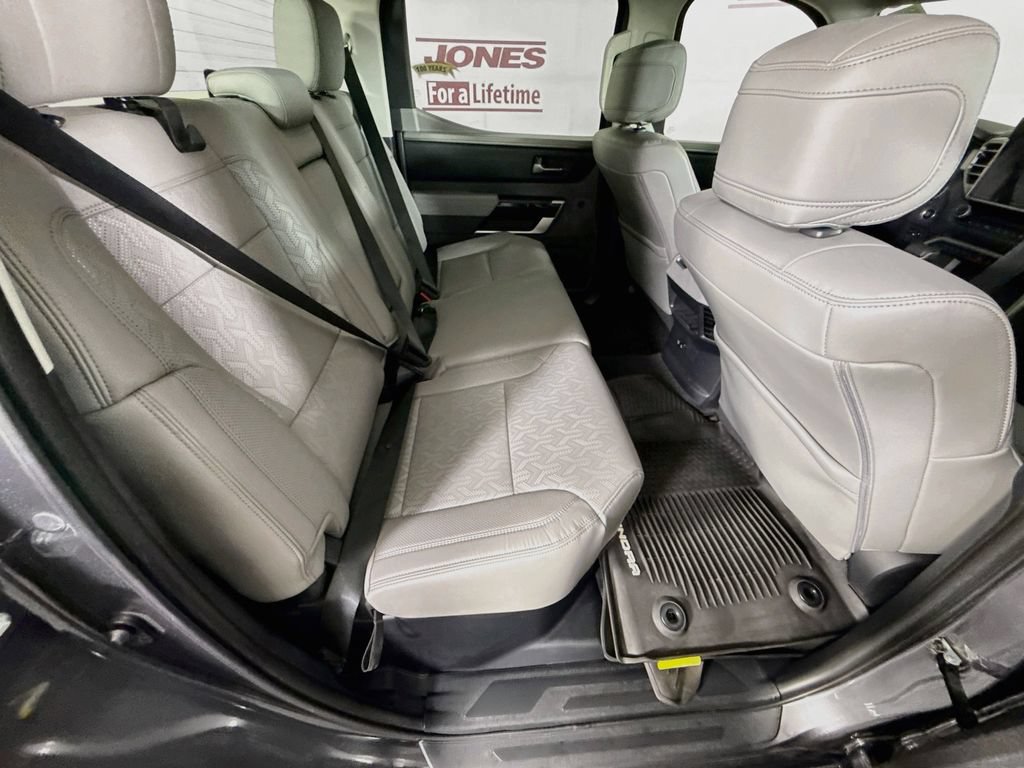 Used 2024 Toyota Tundra Limited AWD/4WD image 28