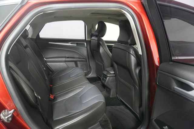 Used 2016 Ford Fusion Titanium FWD image 29