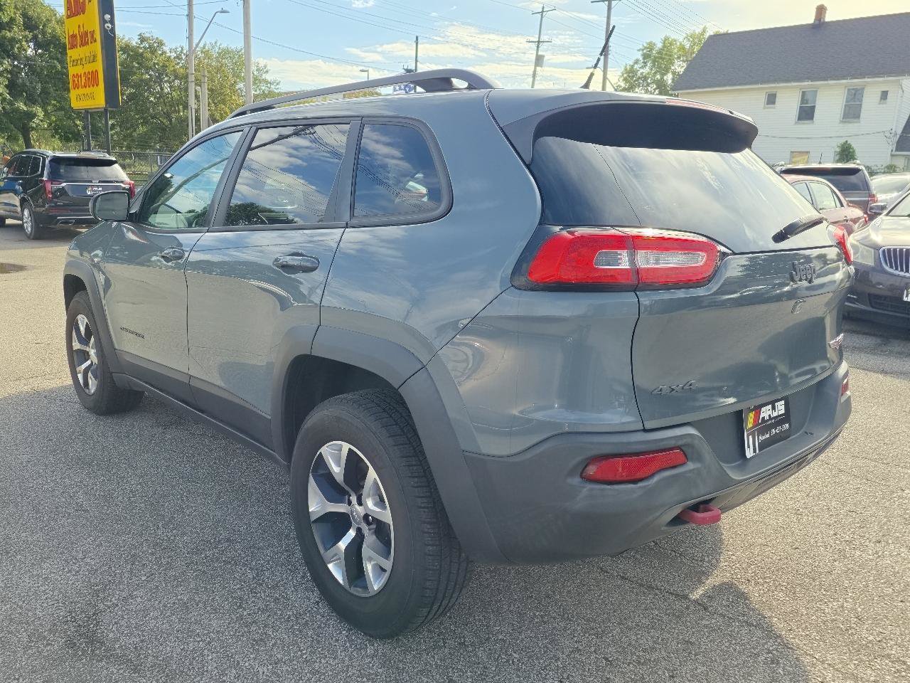 Used 2015 Jeep Cherokee Trailhawk w/ Cold Weather Group AWD/4WD image 7