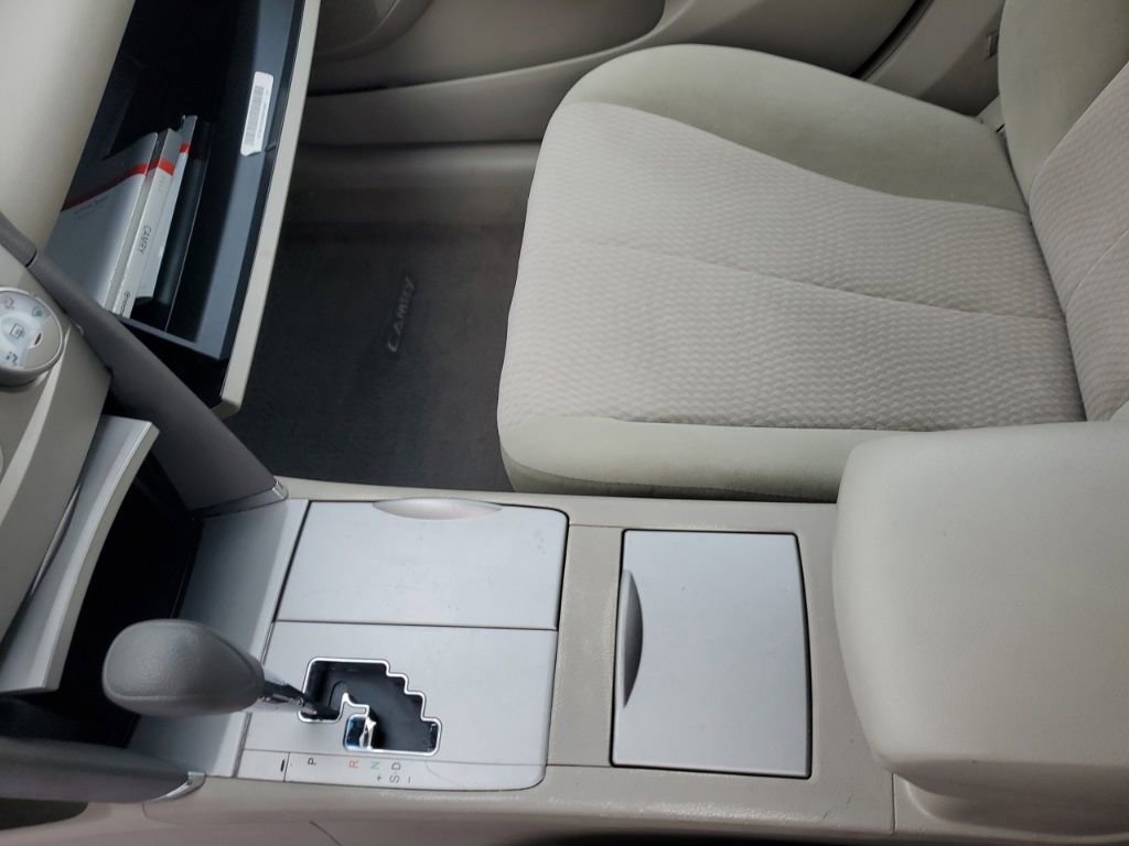 Used 2011 Toyota Camry LE image 20