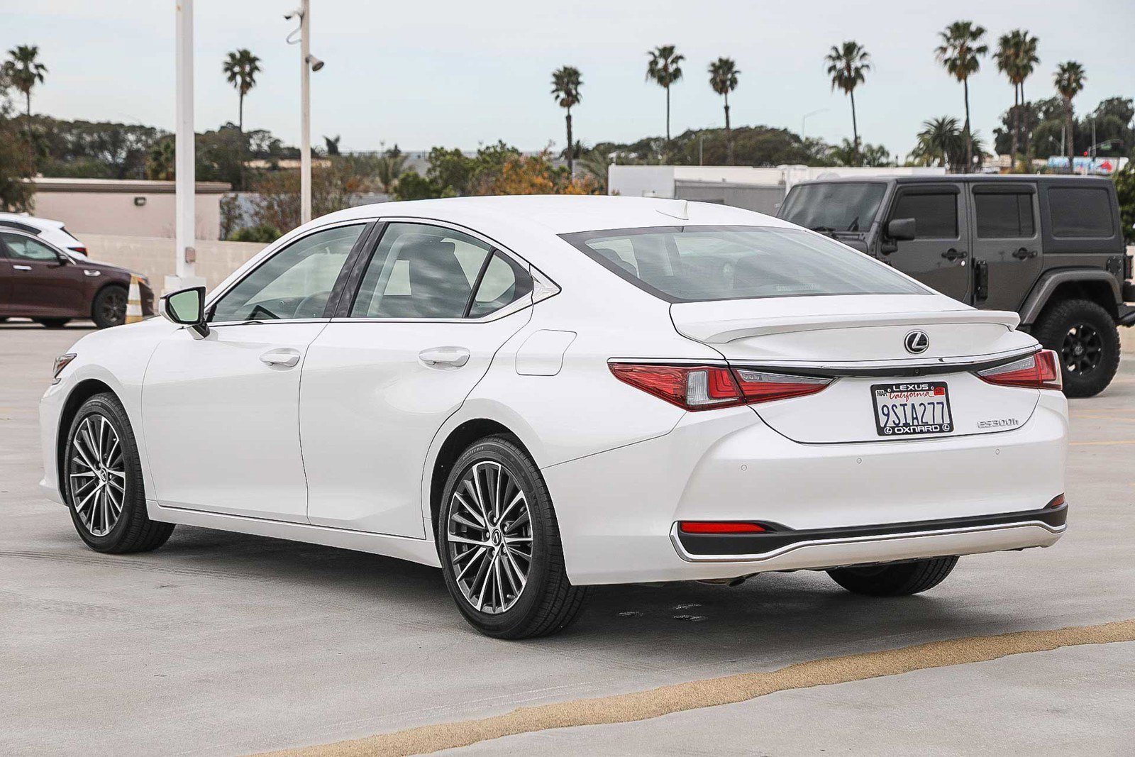Certified 2025 Lexus ES 300h w/ Premium Package image 5