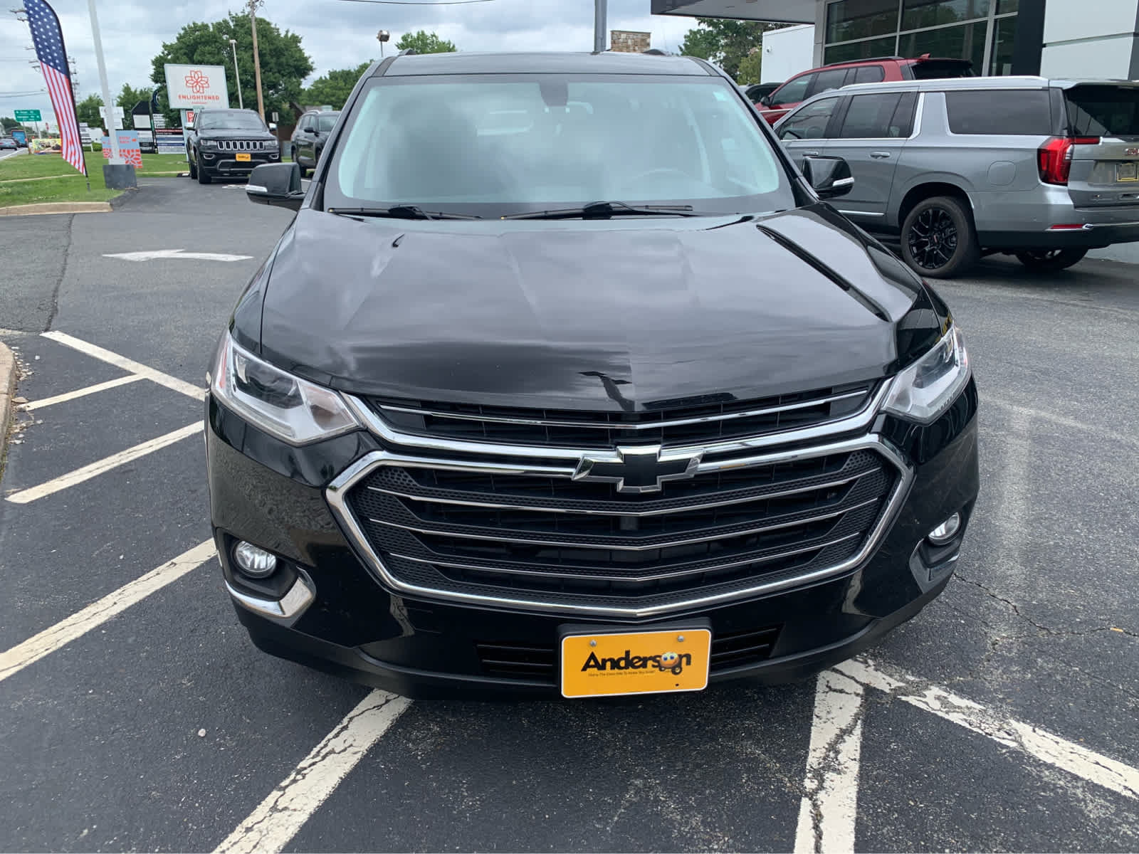 Used 2019 Chevrolet Traverse LT FWD image 2