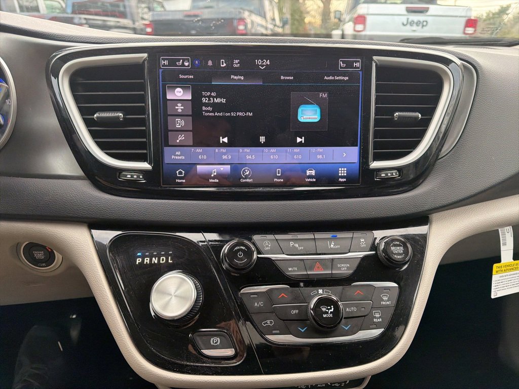 Used 2024 Chrysler Pacifica Touring-L image 16