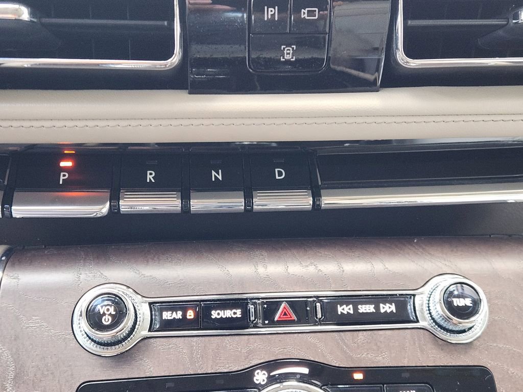 Used 2023 Lincoln Aviator Reserve w/ Equipment Group 201A image 17