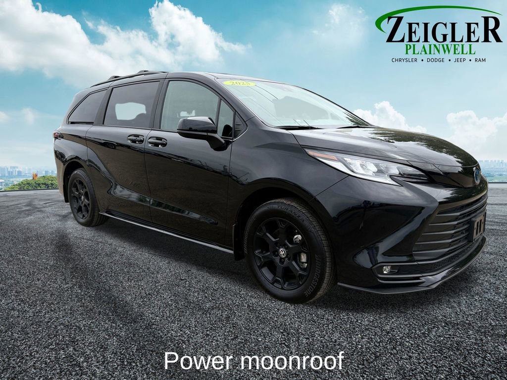 Used 2025 Toyota Sienna XLE Woodland Edition AWD/4WD image 7