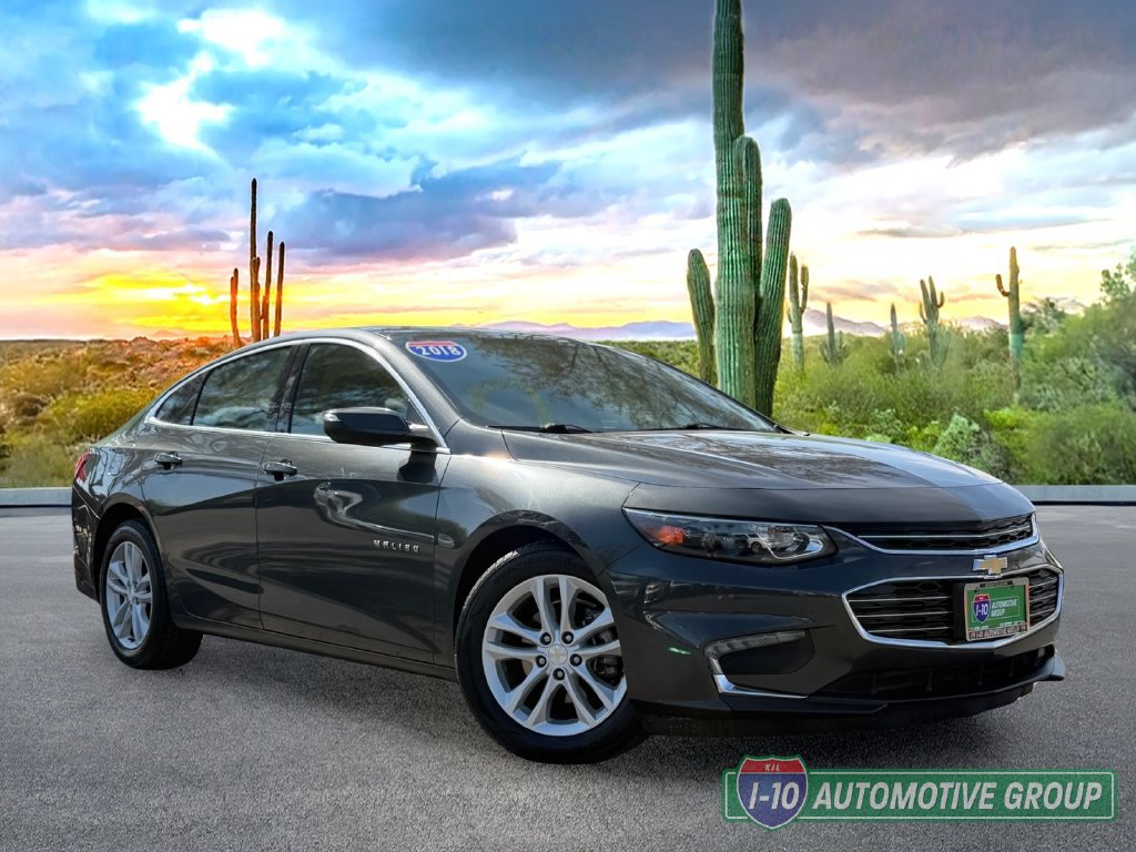 Used 2018 Chevrolet Malibu LT FWD image 2
