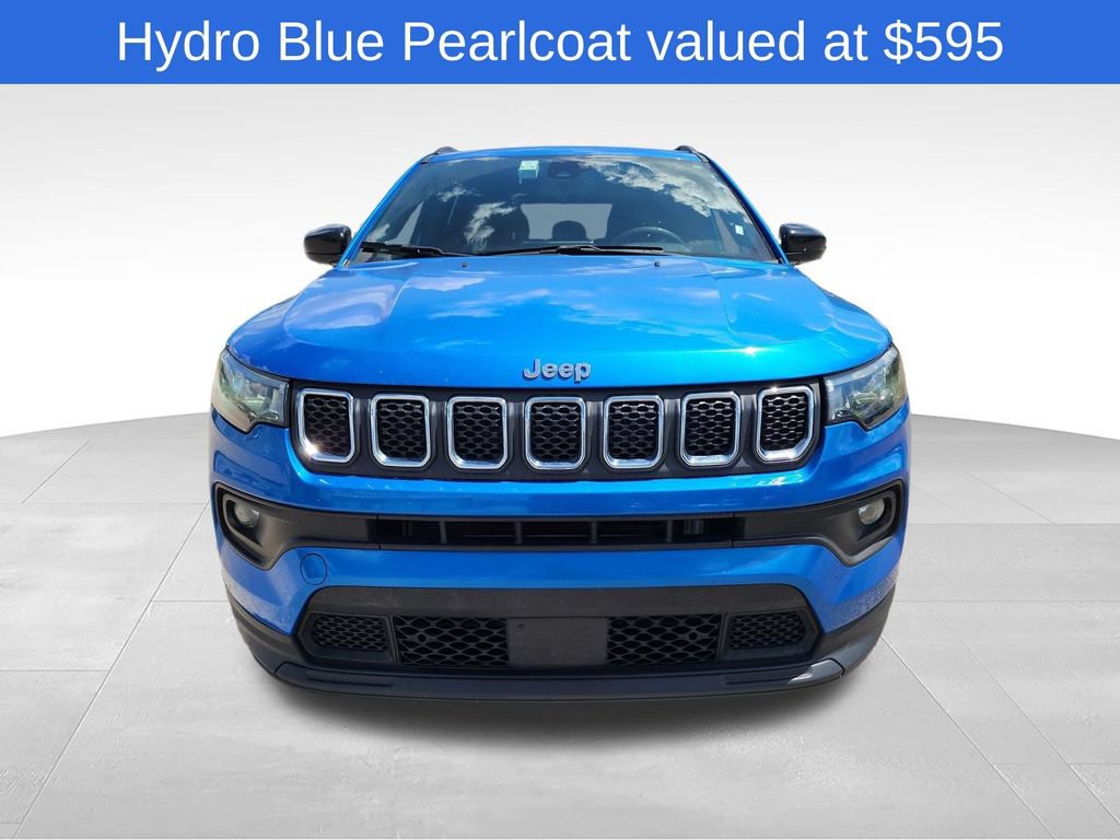 Used 2024 Jeep Compass Latitude AWD/4WD image 2