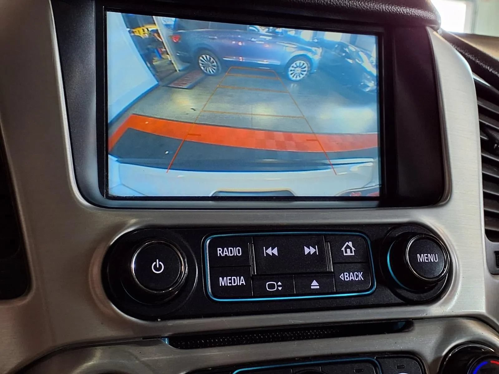 Used 2018 GMC Yukon SLT w/ Premium Edition AWD/4WD image 25