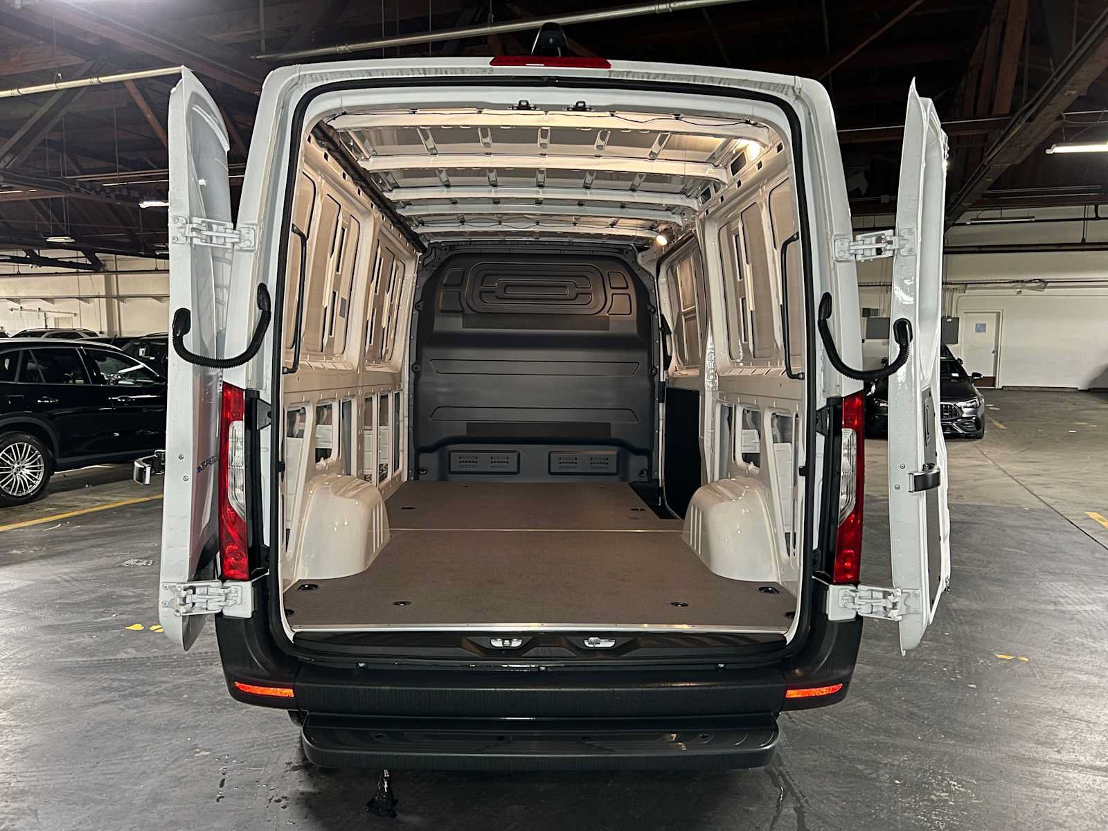 New 2025 Mercedes-Benz eSprinter 144 Cargo image 17