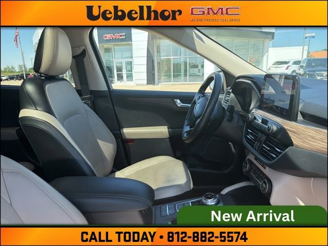 Used 2020 Ford Escape Titanium AWD/4WD image 2