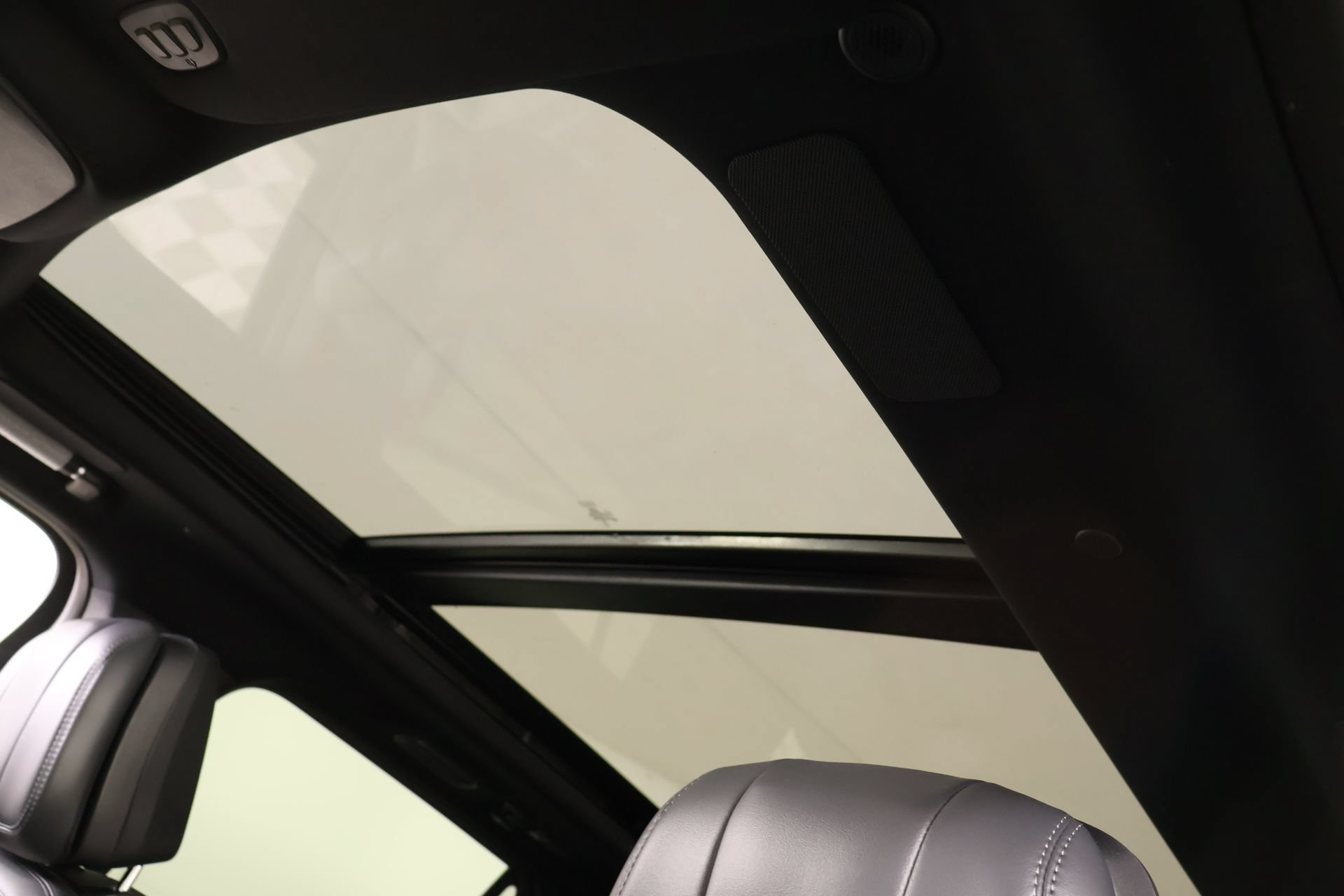 New 2025 Lincoln Navigator Reserve w/ Jet Appearance Package AWD/4WD image 16