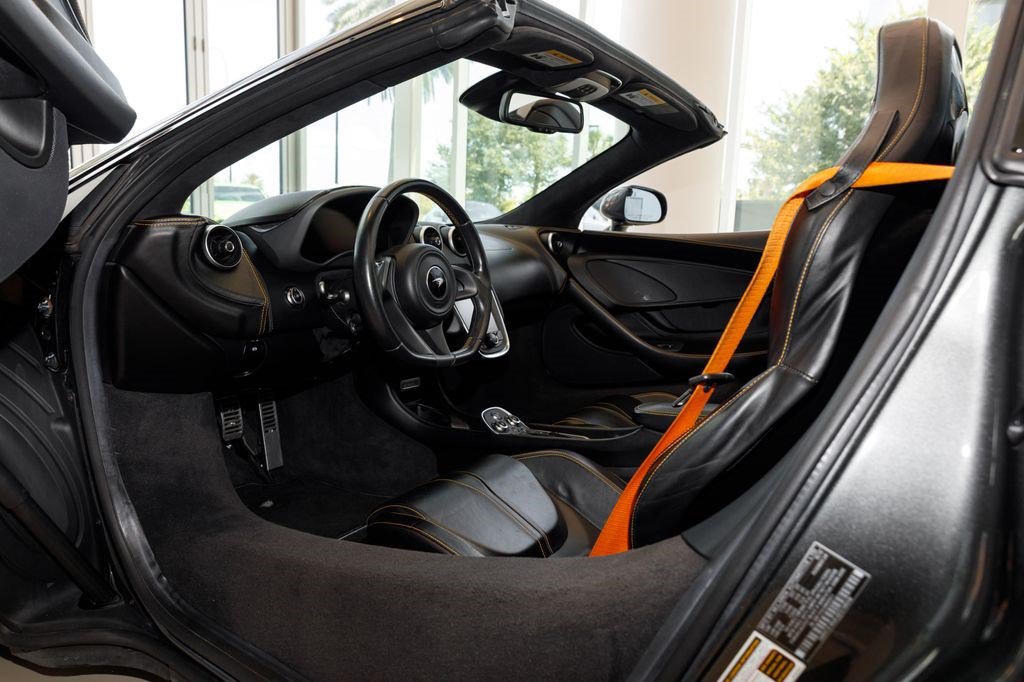 Used 2019 McLaren 570S Spider RWD image 24