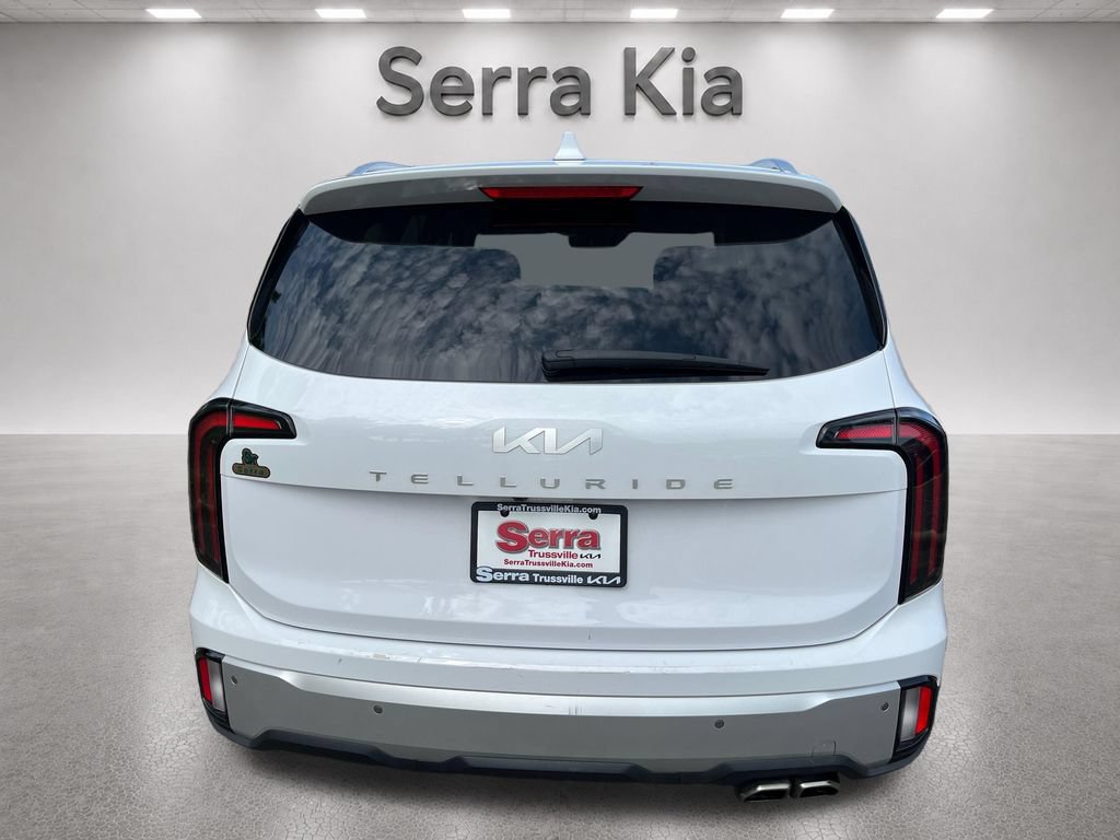 Used 2024 Kia Telluride EX w/ EX Captain's Chair Package FWD image 3