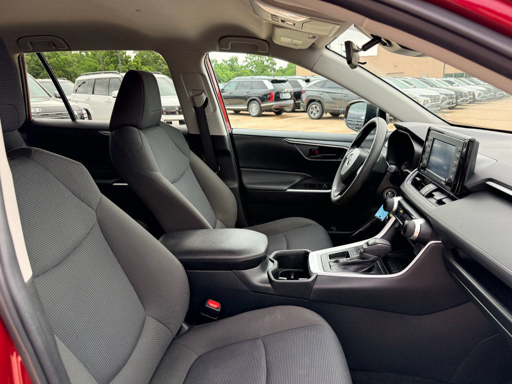 Used 2022 Toyota RAV4 LE FWD image 13