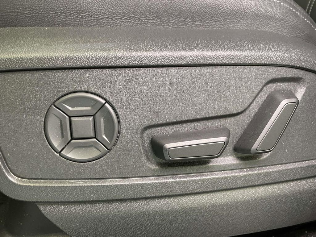 Certified 2025 Audi Q5 Premium w/ Convenience Package image 17