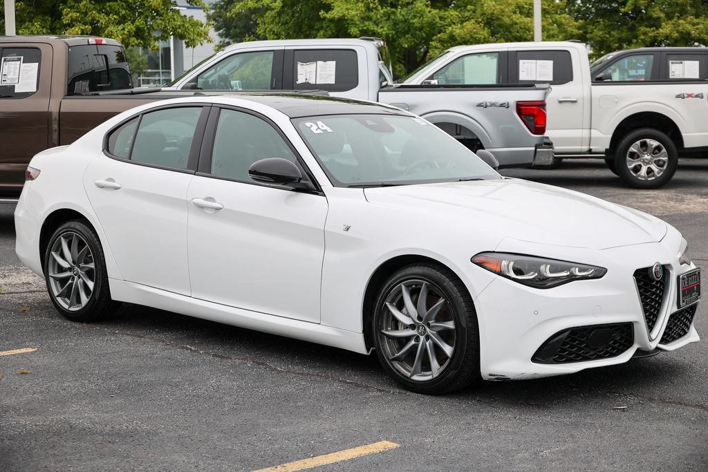 Used 2024 Alfa Romeo Giulia Ti AWD/4WD image 34