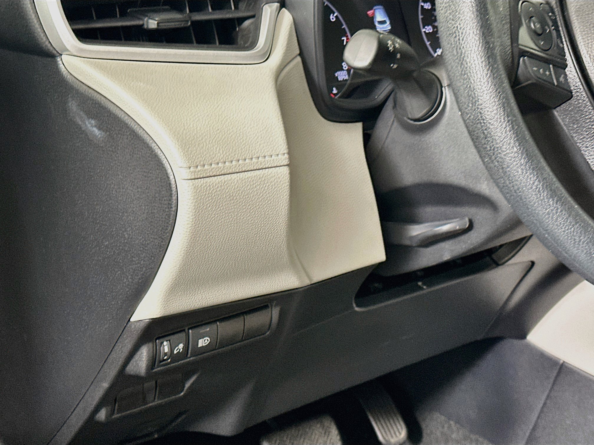 Used 2025 Toyota Corolla Cross L AWD/4WD image 16