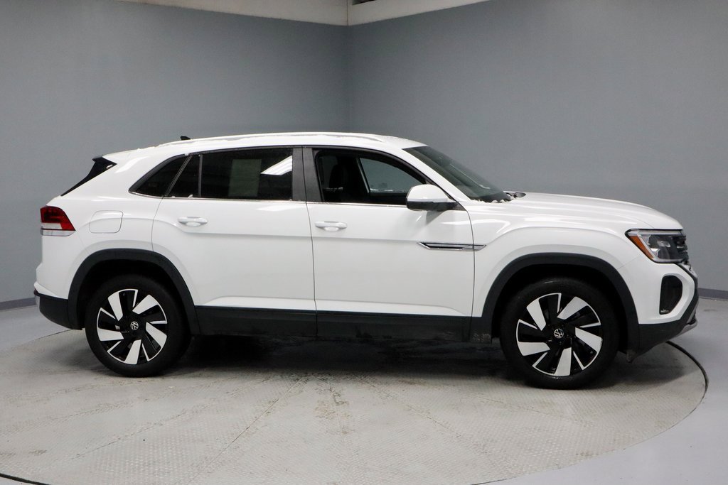 Used 2025 Volkswagen Atlas Cross Sport SE image 11