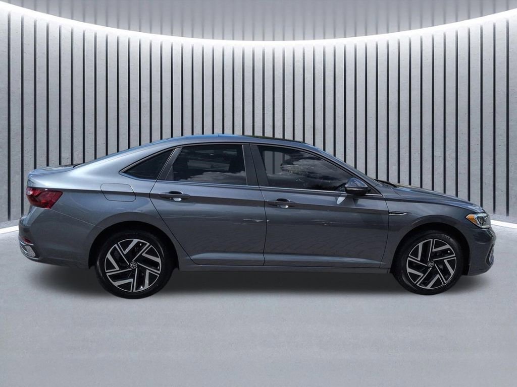 Used 2022 Volkswagen Jetta SEL image 4