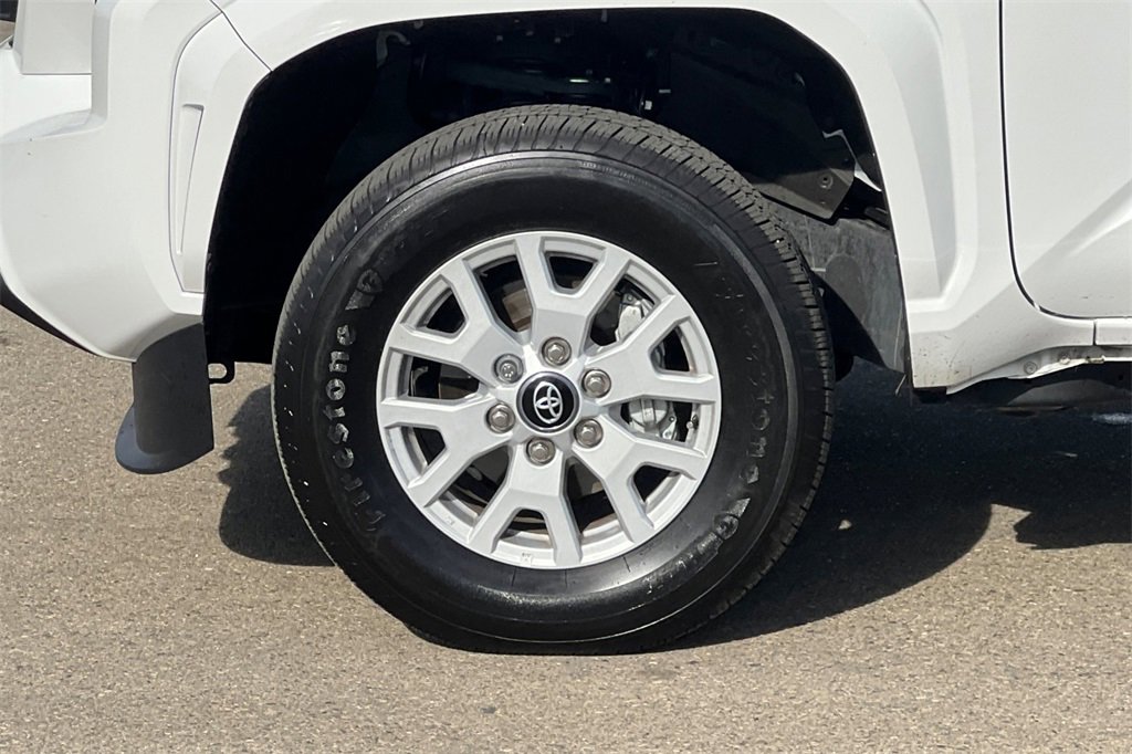 Certified 2025 Toyota Tacoma SR5 image 28