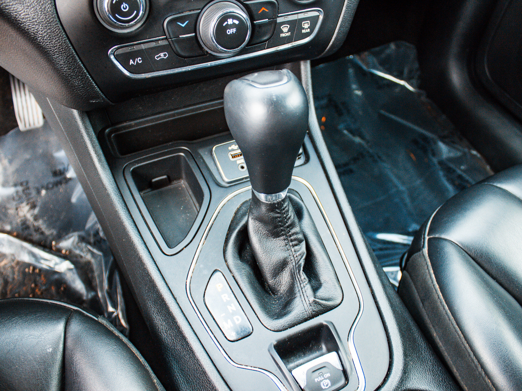 Used 2019 Jeep Cherokee Latitude Plus FWD image 18
