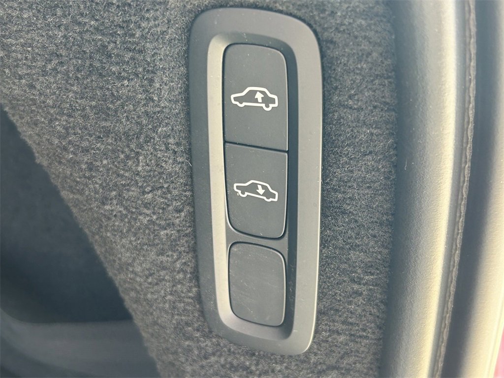 Used 2024 Volvo XC90 B6 Ultimate w/ Lounge Package image 17